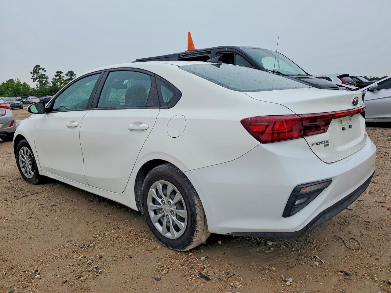 2021 Kia Forte Fe - Image 2
