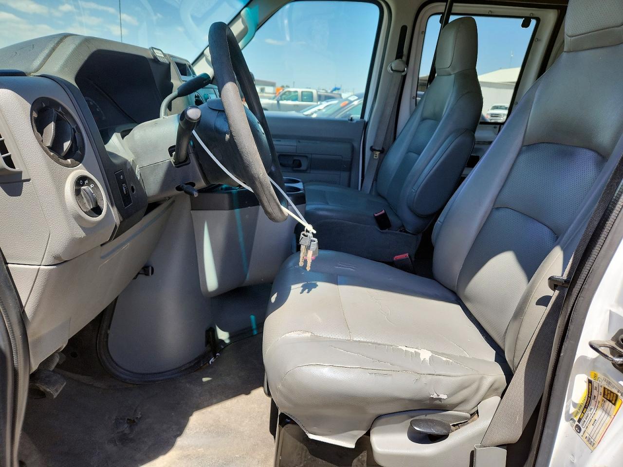 2014 Ford Econoline E250 Van - Фото 7