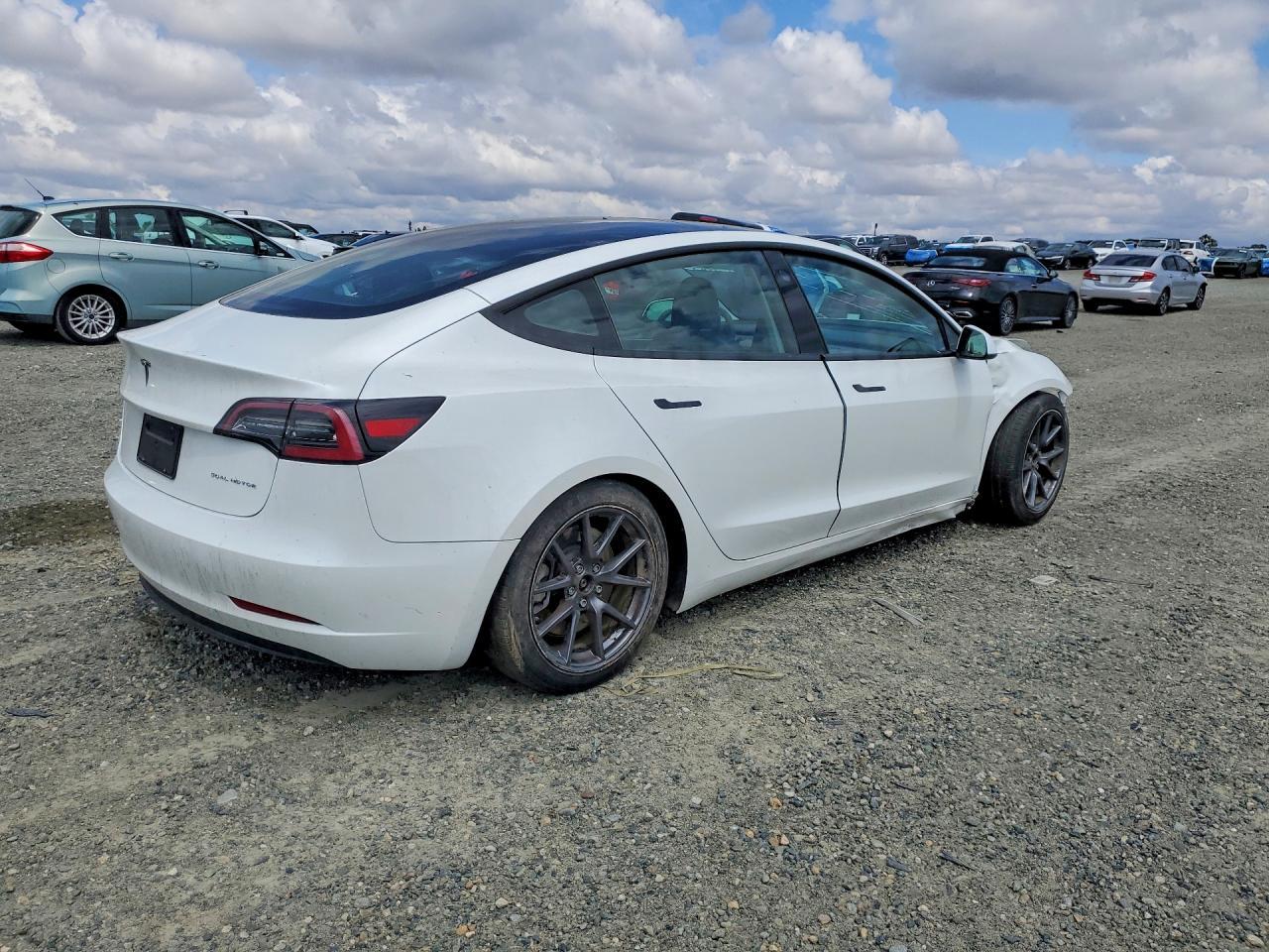 2023 Tesla Model 3 - Image 3
