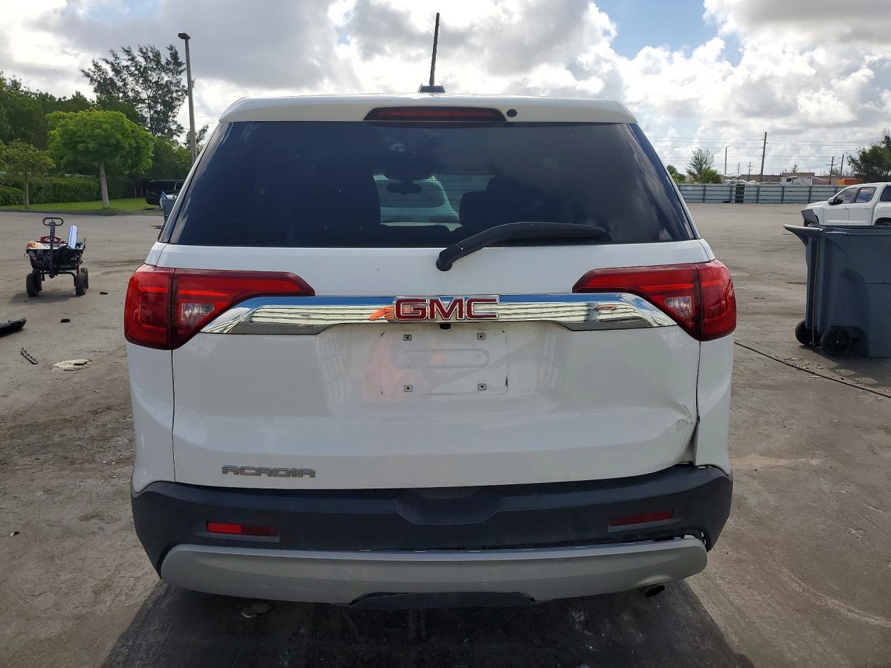 2018 GMC Acadia Sle - Image 6