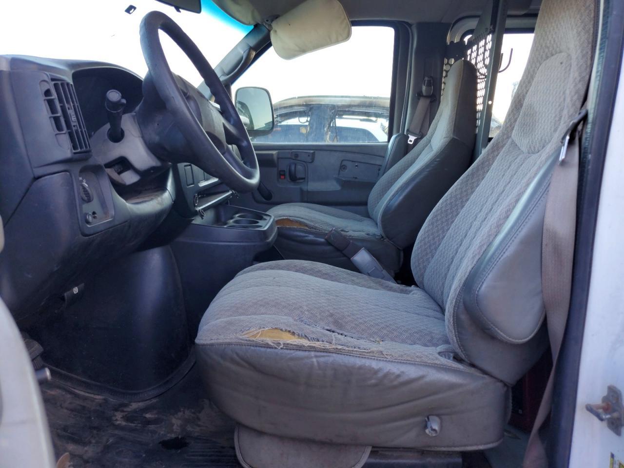 2005 GMC Savana G2500 - Фото 7