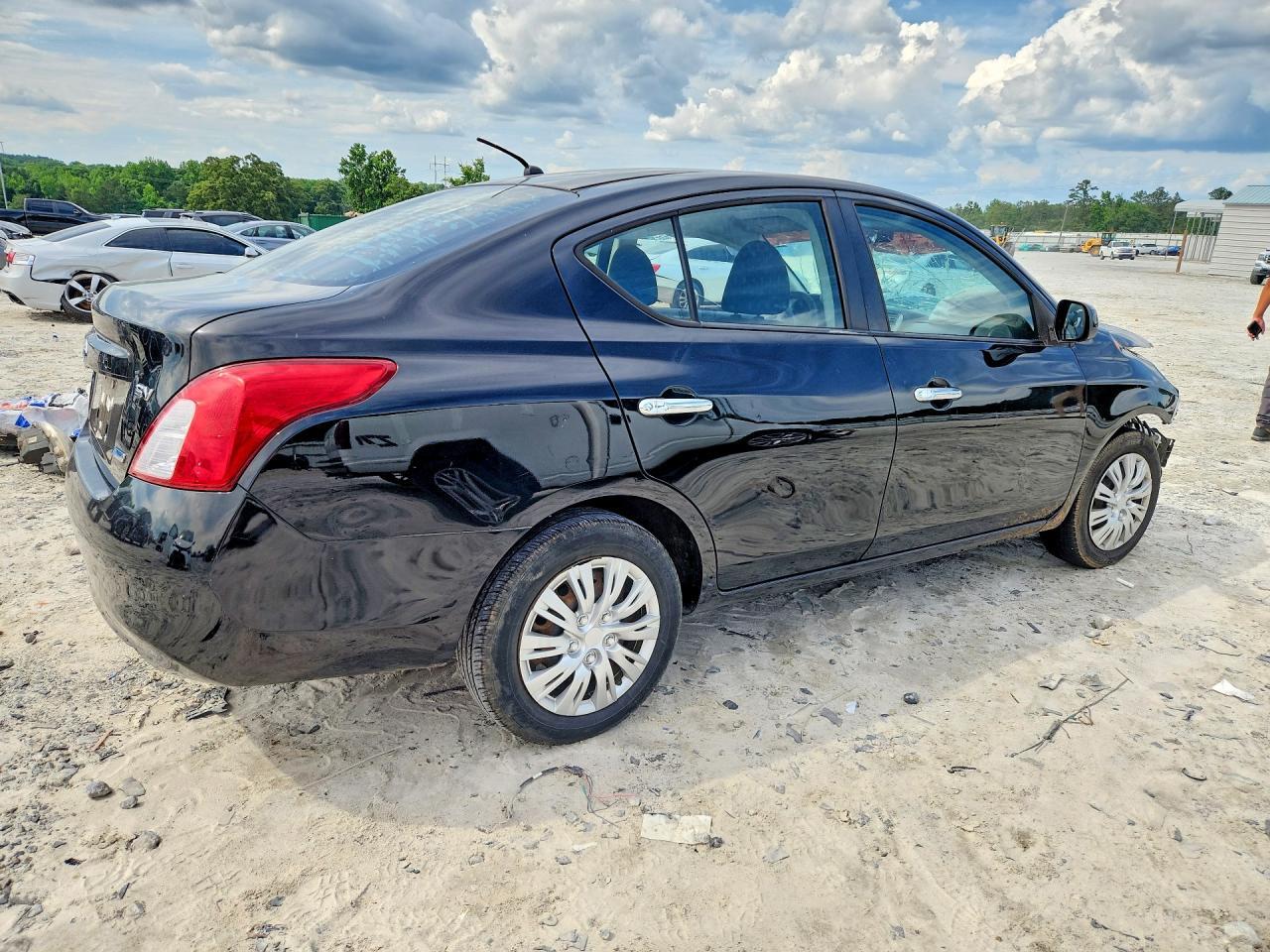 2012 Nissan Versa 1.6 S - Фото 3