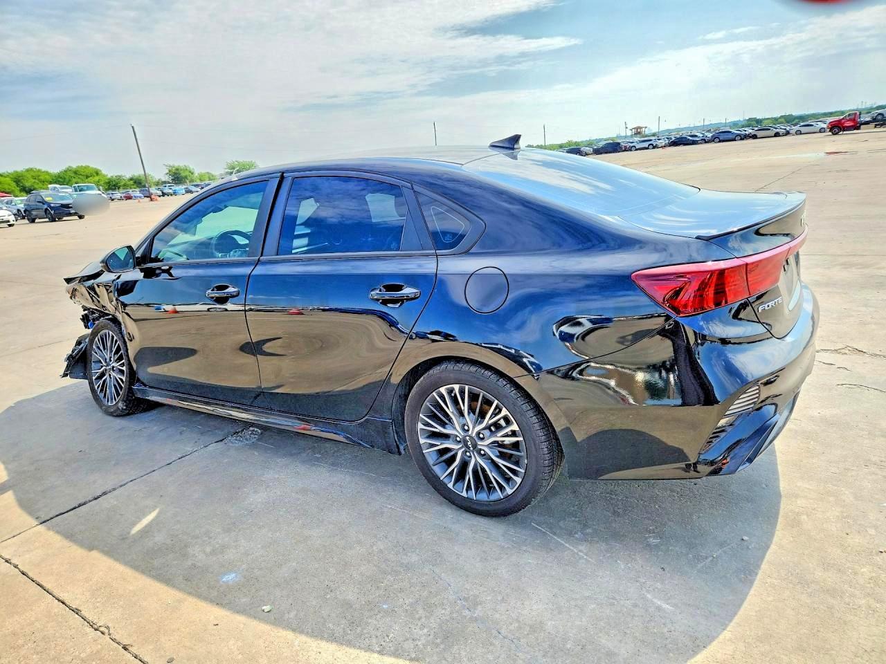 2023 Kia Forte Gt Line - Фото 2