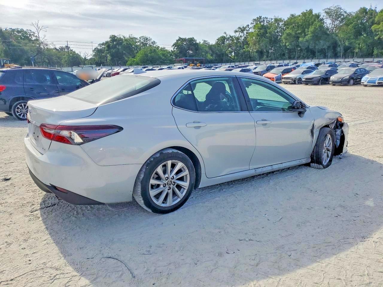2024 Toyota Camry Le - Фото 3