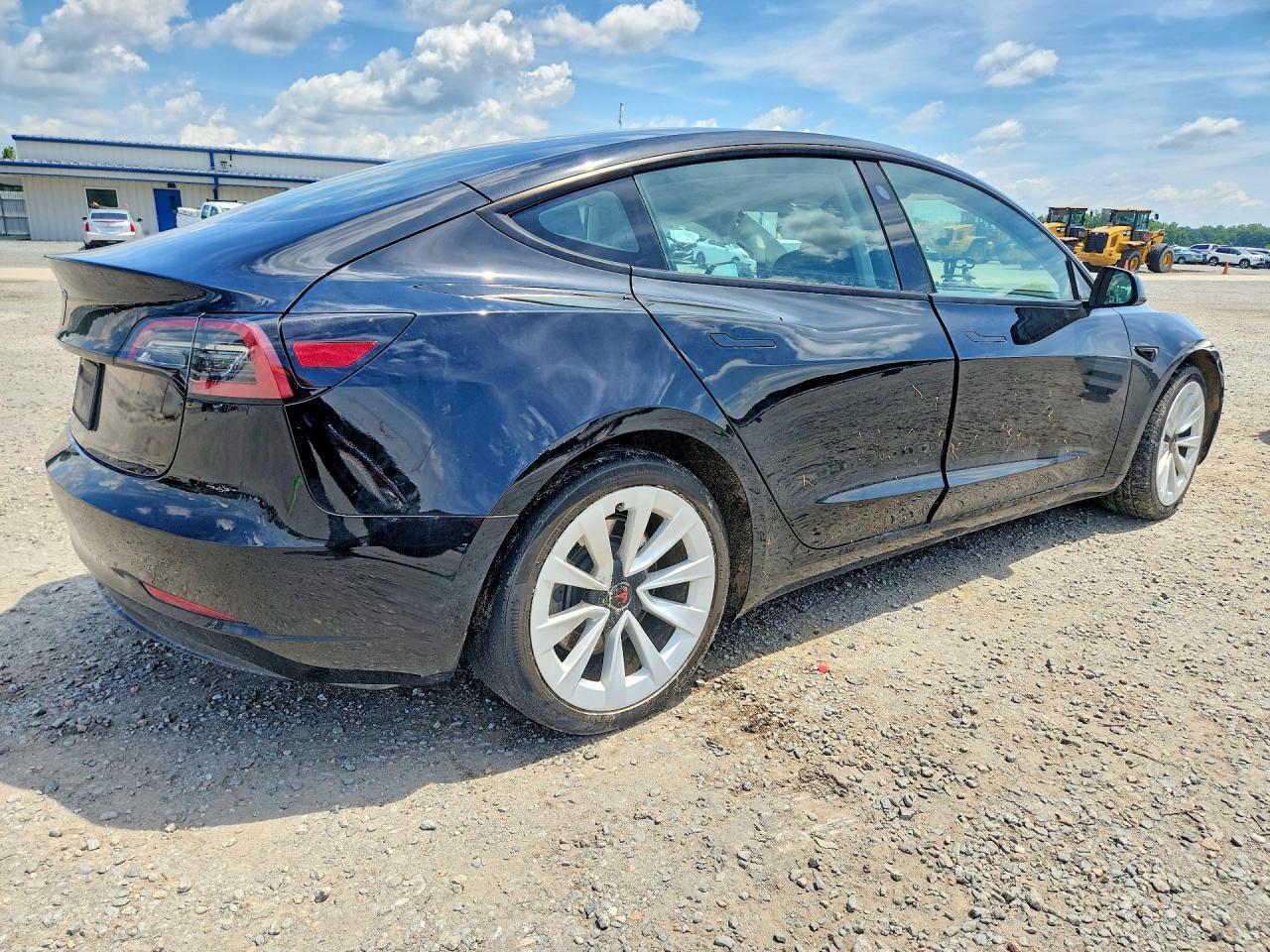 2023 Tesla Model 3 - Фото 3