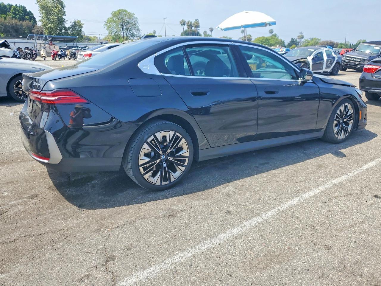 2025 BMW 530 I - Фото 3