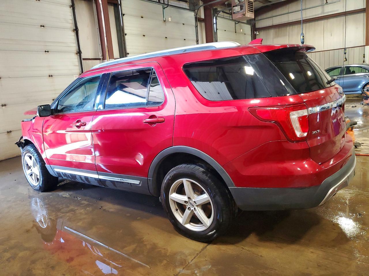 2016 Ford Explorer Xlt - Фото 2