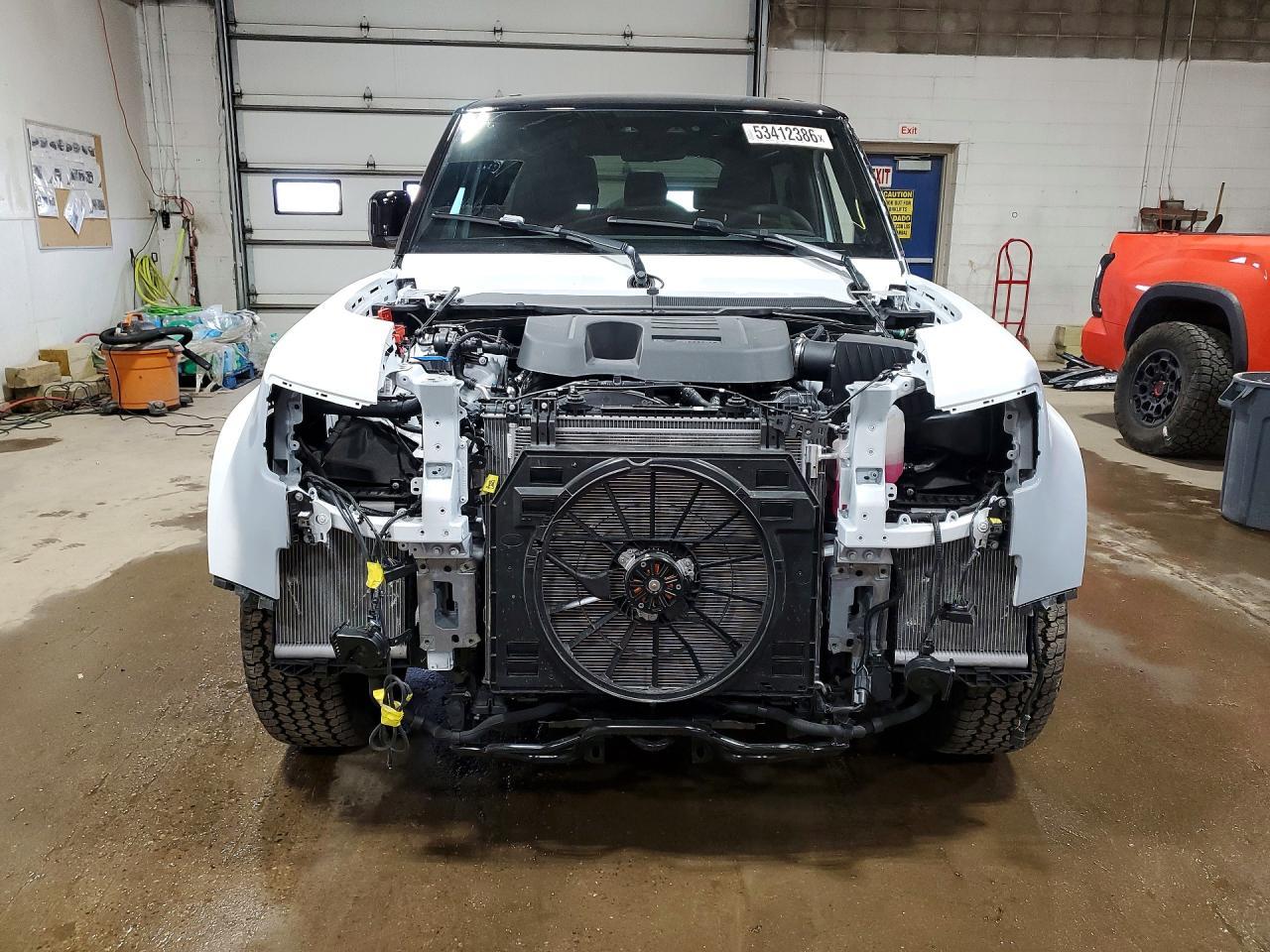 2025 Land Rover Defender 90 X-Dynamic Se - Image 5