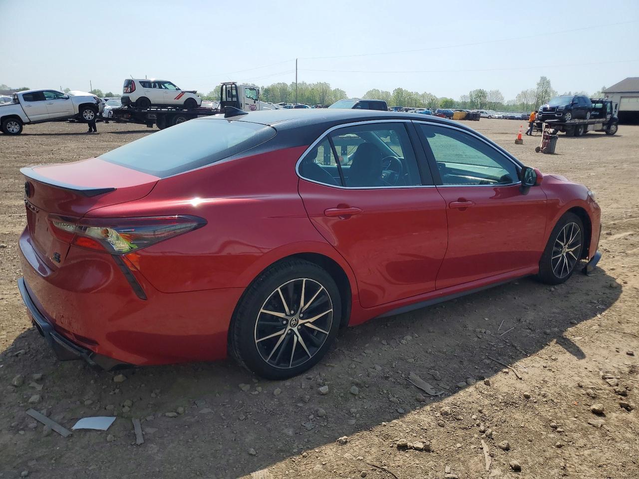 2021 Toyota Camry Se - Image 3