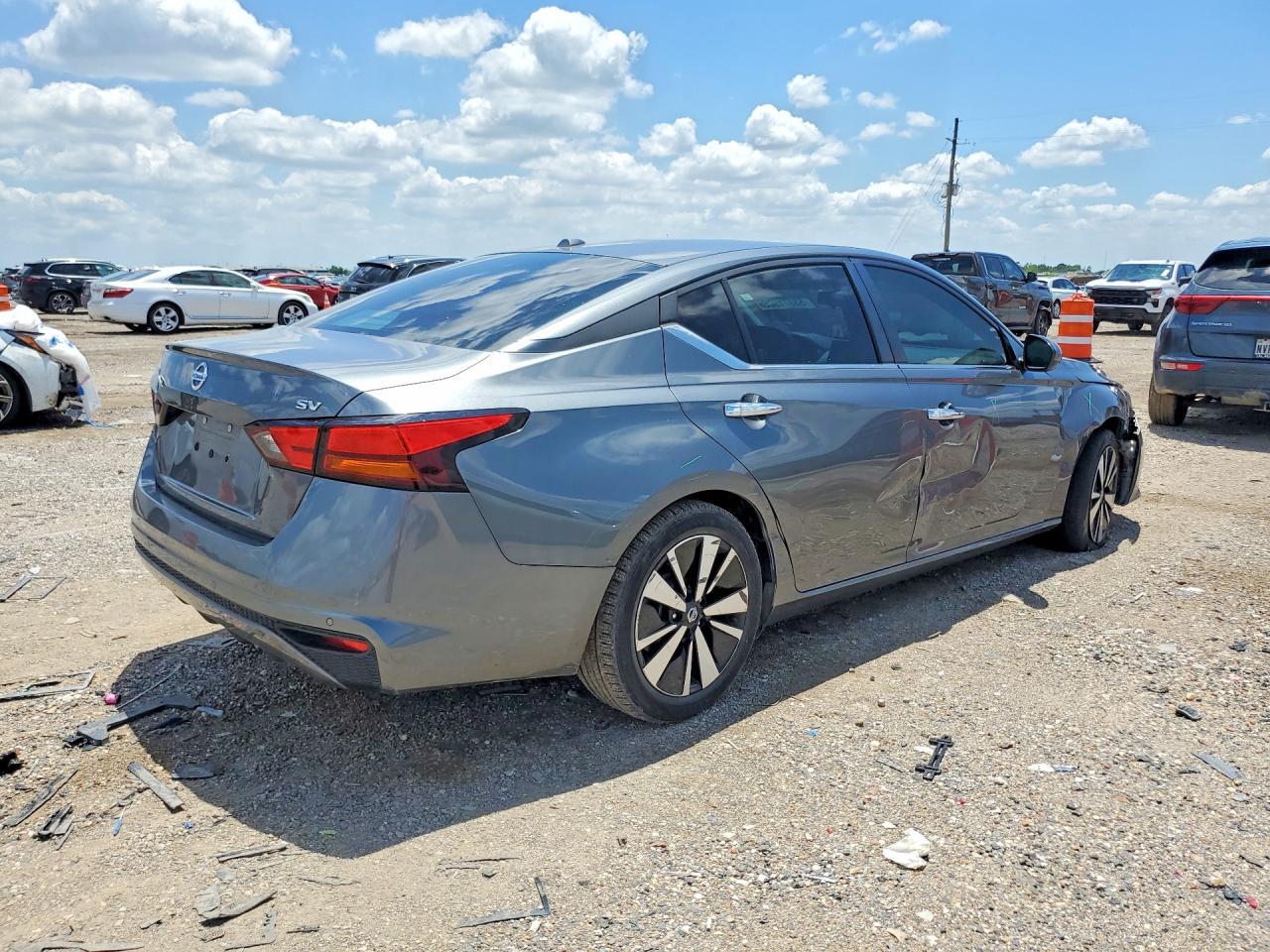 2021 Nissan Altima Sv - Image 3