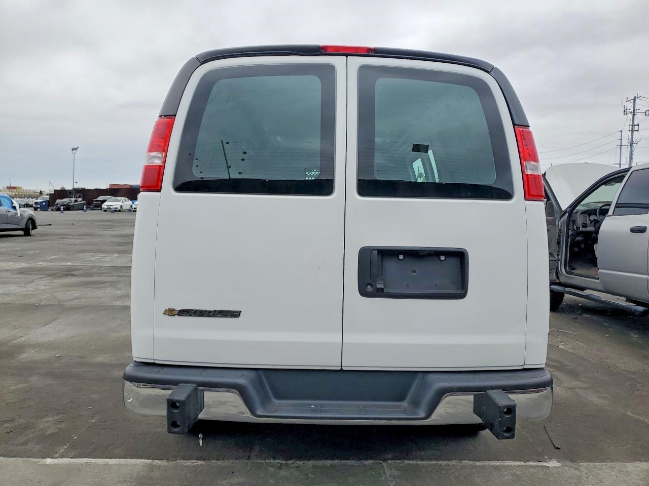 2024 Chevrolet Express G2500 - Cargo Van *** Clean Title * Prior Fleet *** - Image 6
