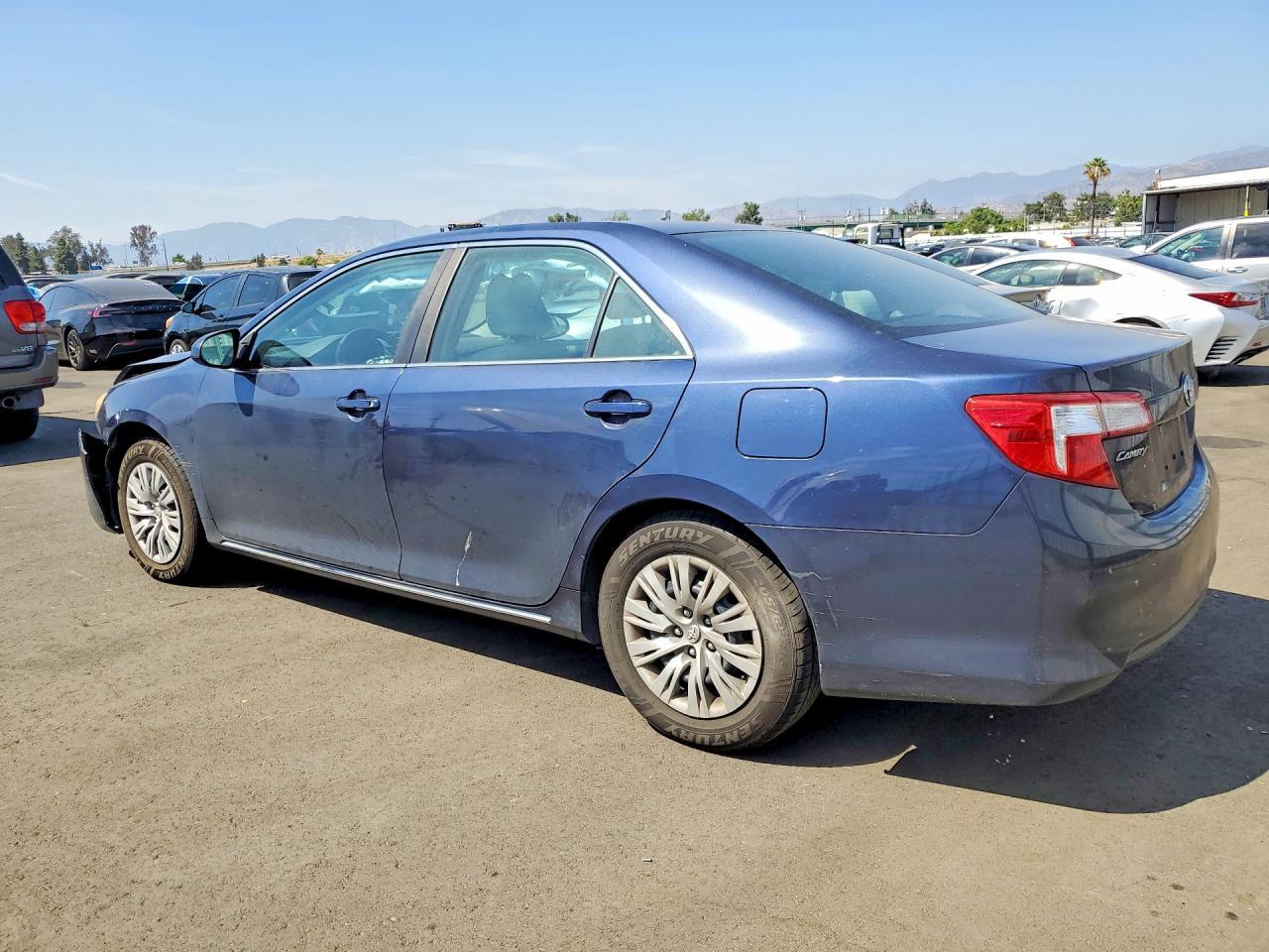 2014 Toyota Camry Hybrid Le - Фото 2