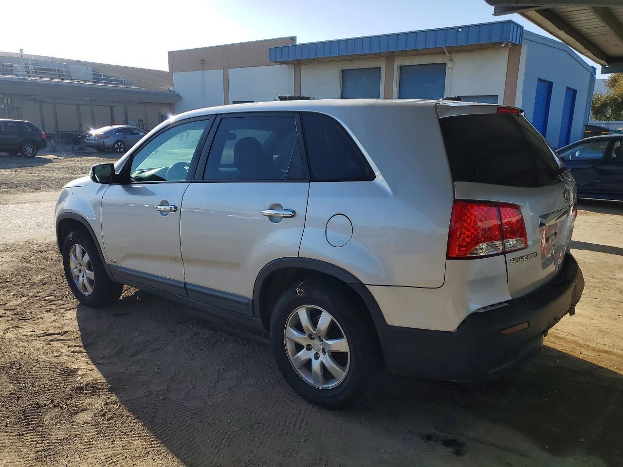 2011 Kia Sorento Lx - Image 2