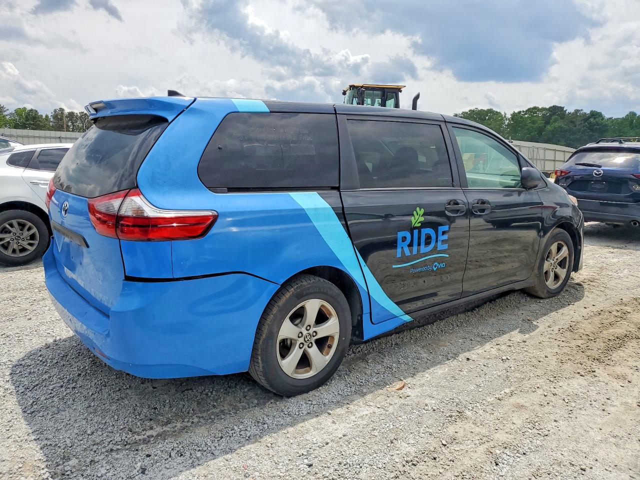 2020 Toyota Sienna L - Image 3
