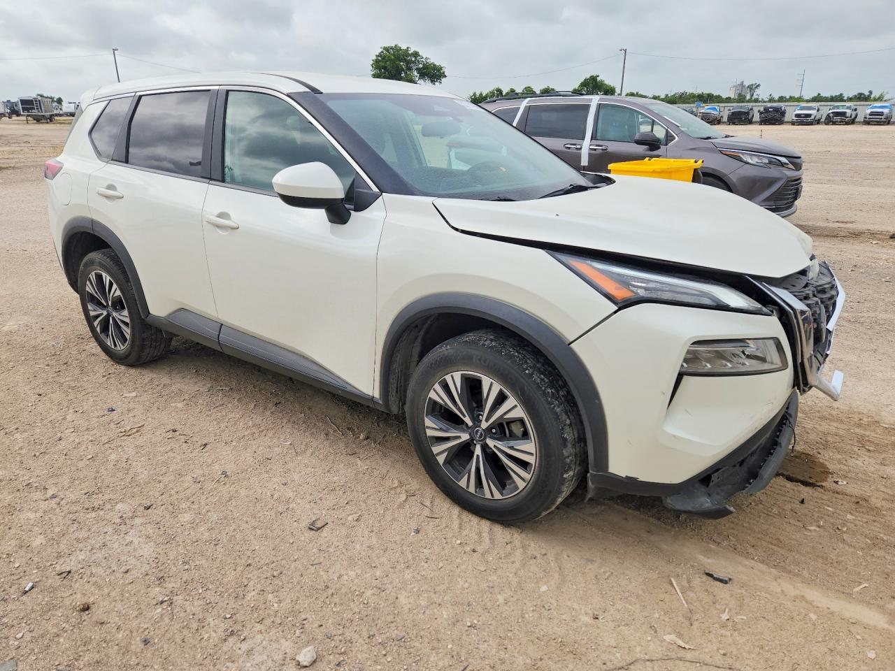 2023 Nissan Rogue Sv - Image 4