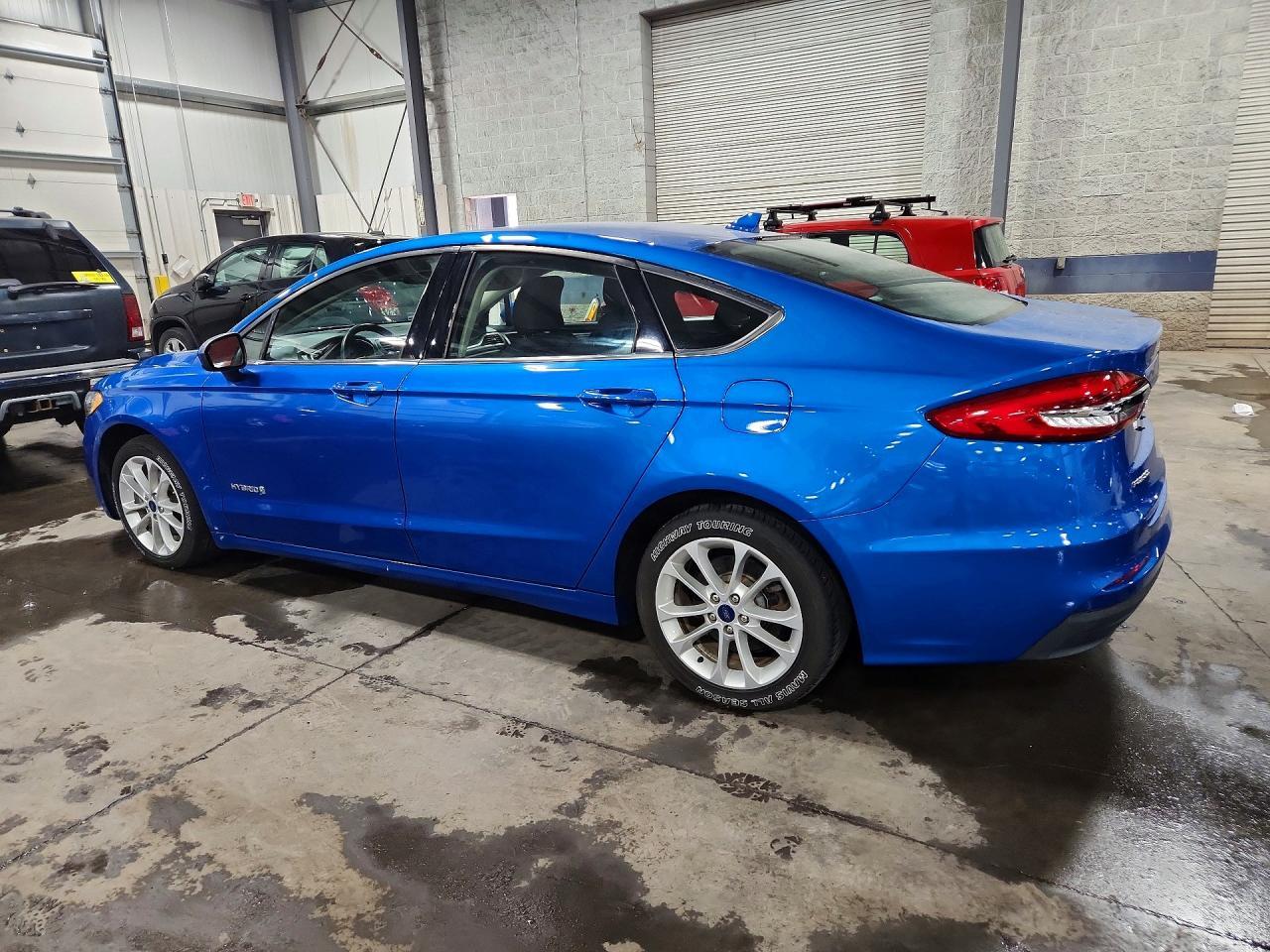 2019 Ford Fusion Se - Image 2