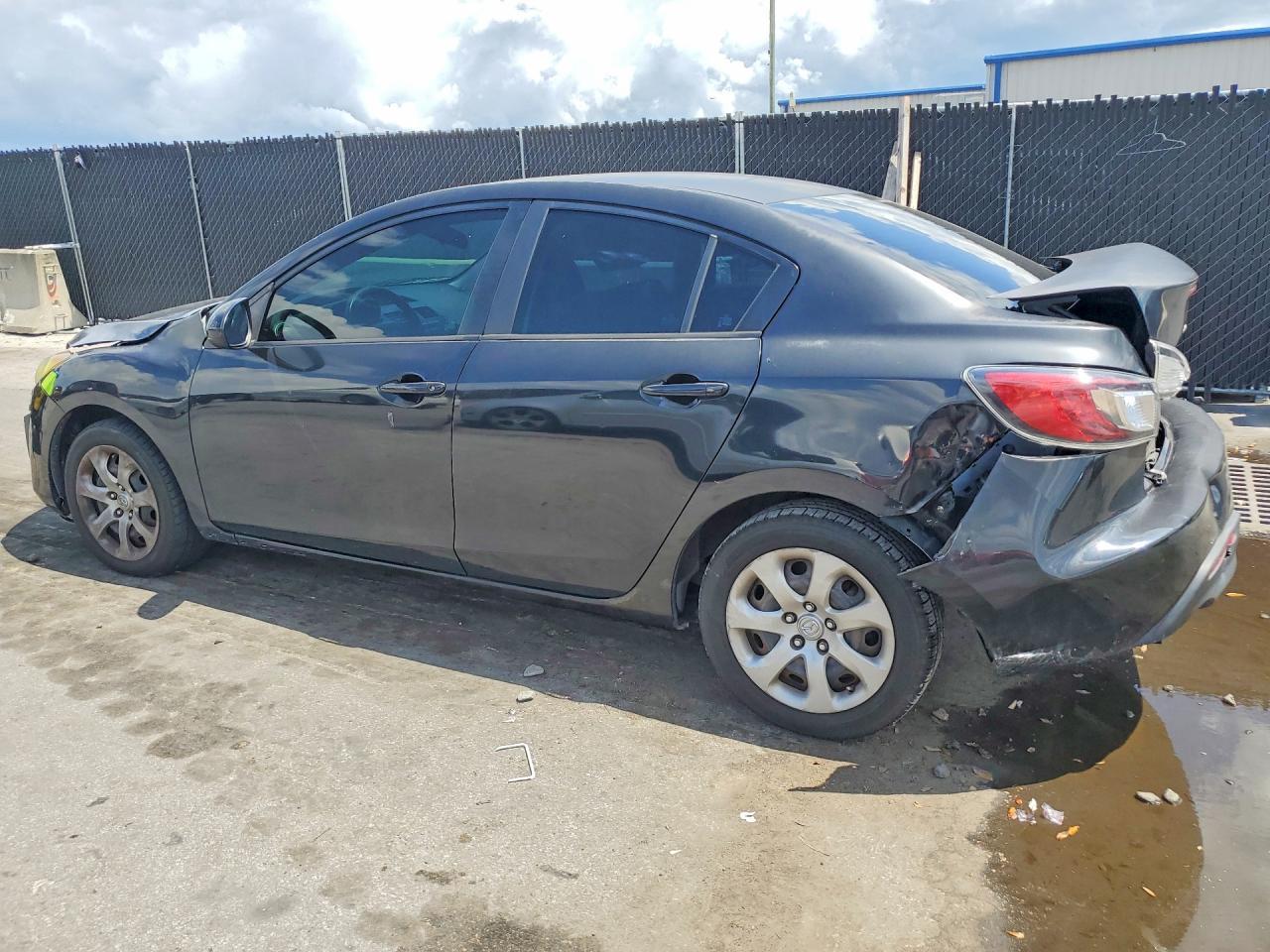 2010 Mazda 3 I - Image 2