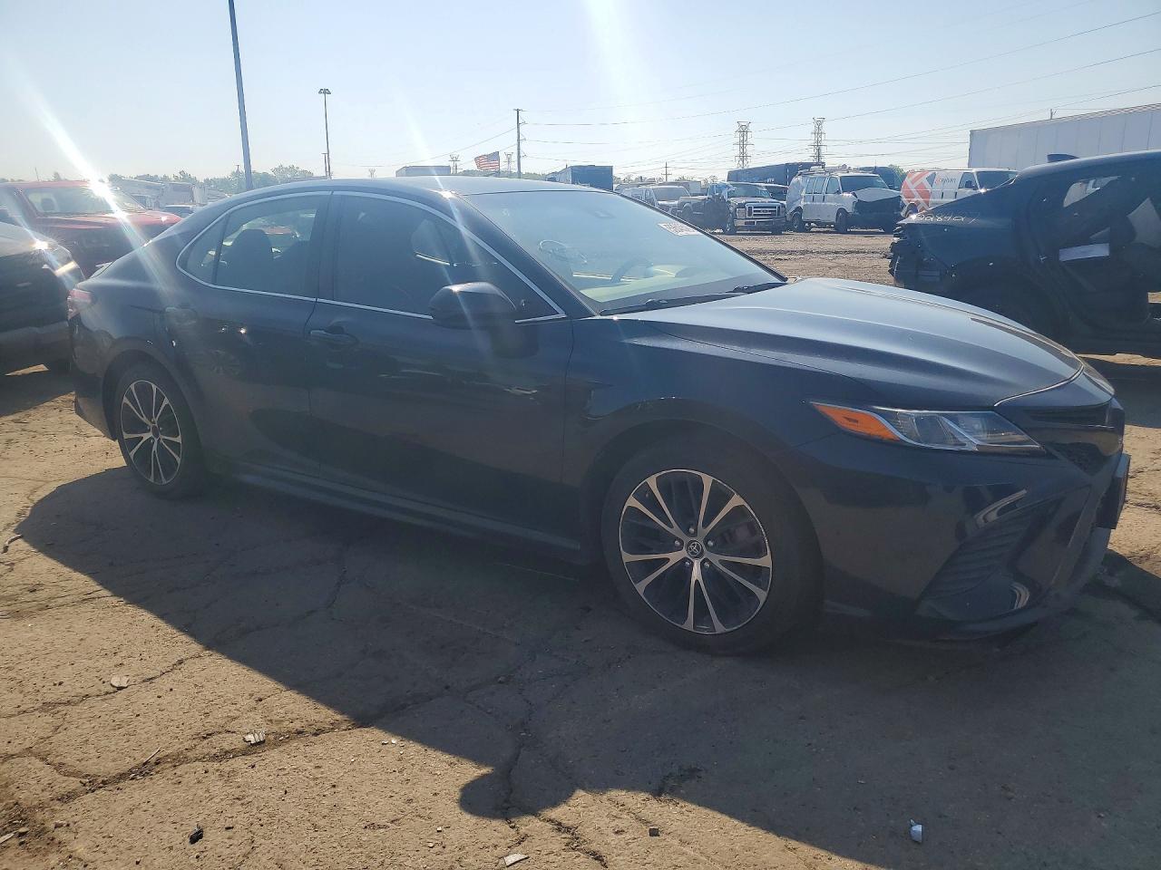 2019 Toyota Camry Se - Image 4