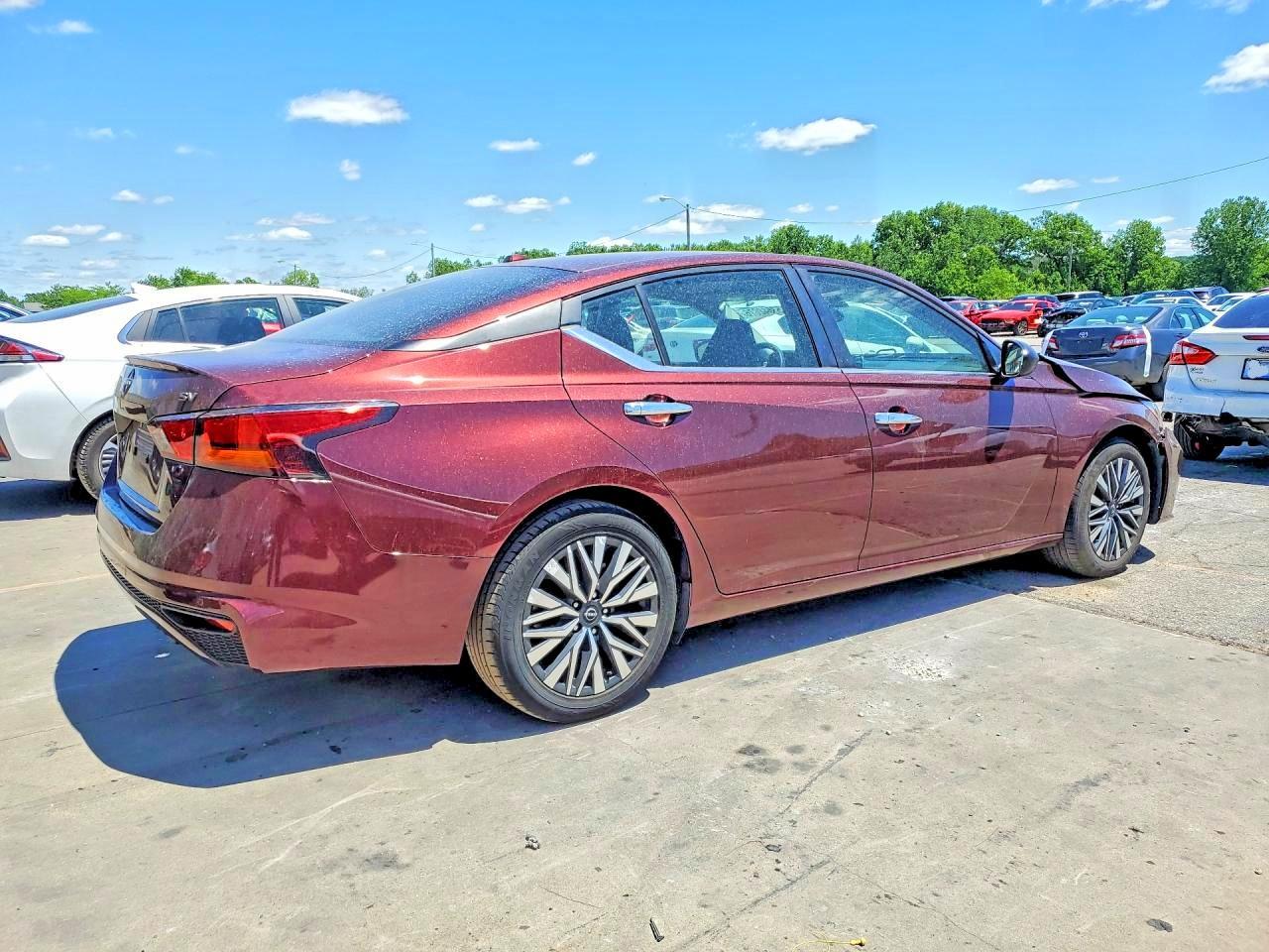 2024 Nissan Altima Sv - Image 3
