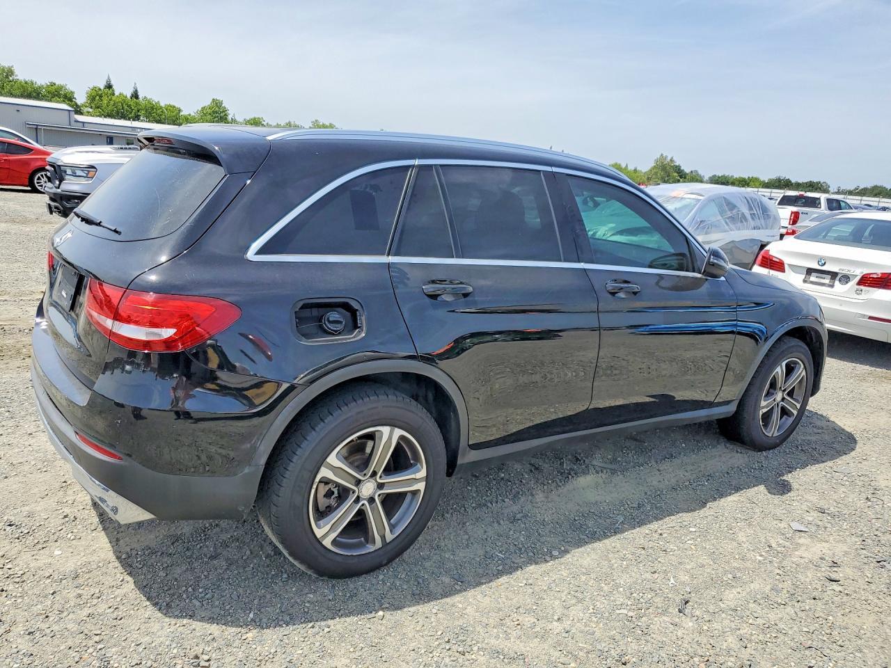 2016 Mercedes-Benz Glc 300 - Image 3