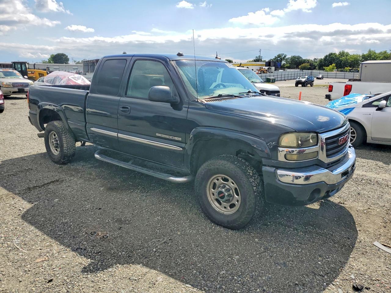 2004 GMC Sierra 2500 - Фото 4