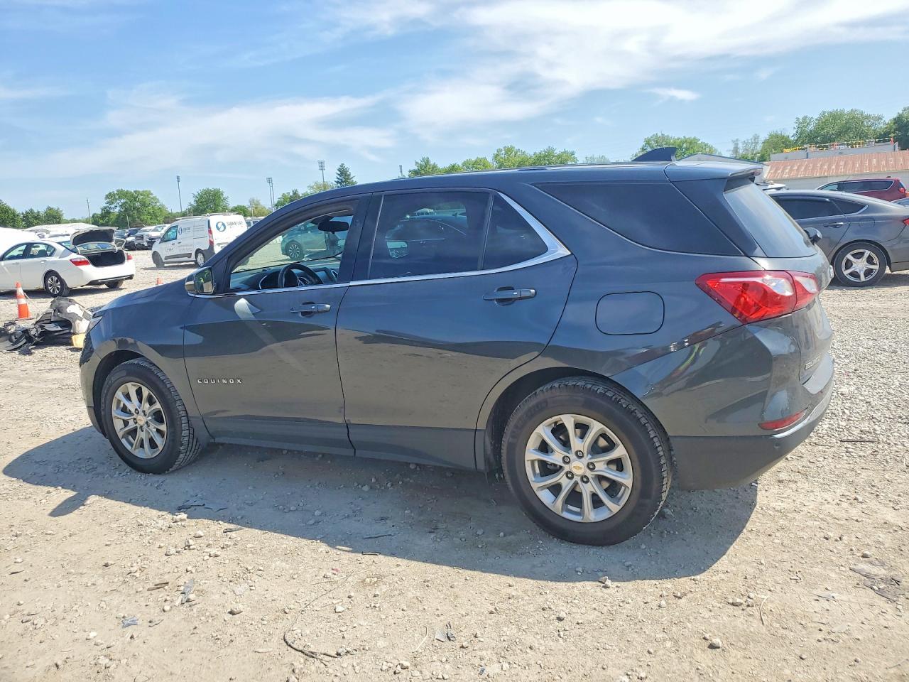 2018 Chevrolet Equinox Lt - Image 2
