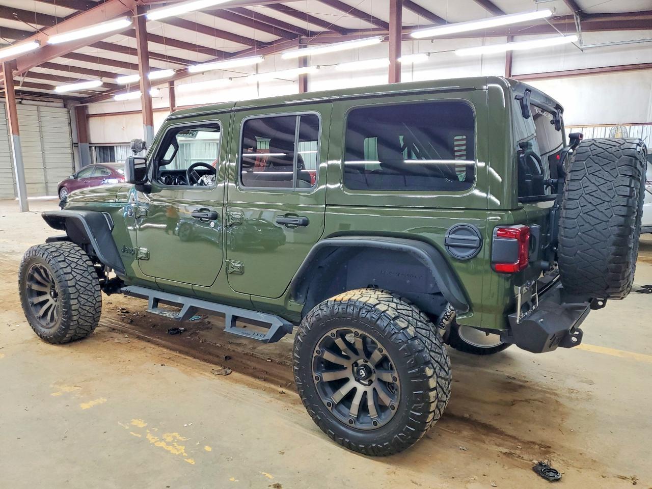 2020 Jeep Wrangler Unlimited Sahara - Image 2