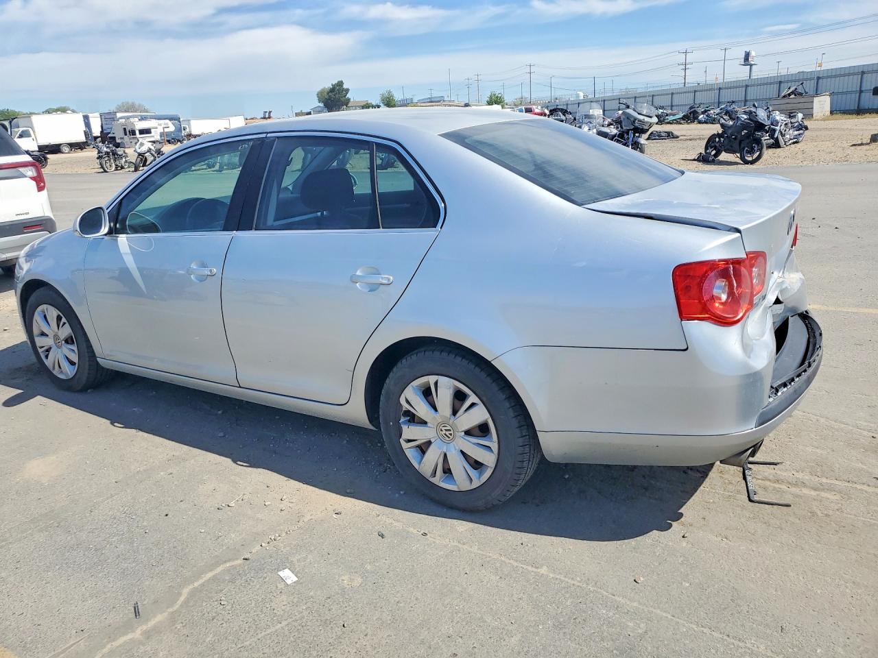 2005 Volkswagen New Jetta 2.5L Option Package 1 - Фото 2