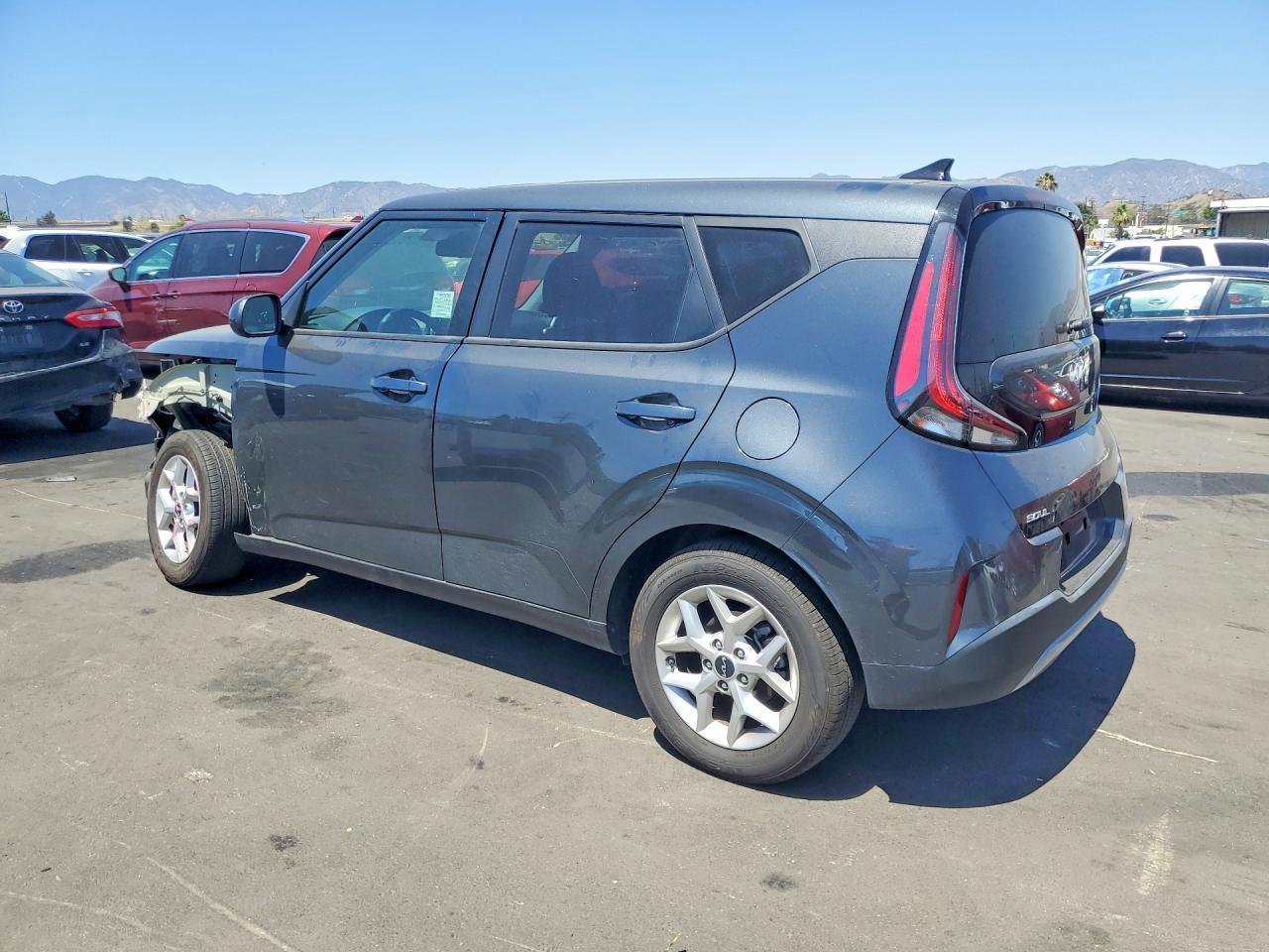 2025 Kia Soul Lx - Image 2