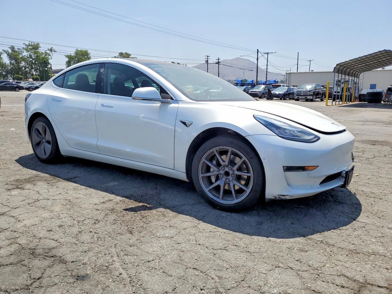 2019 Tesla Model 3 - Фото 4