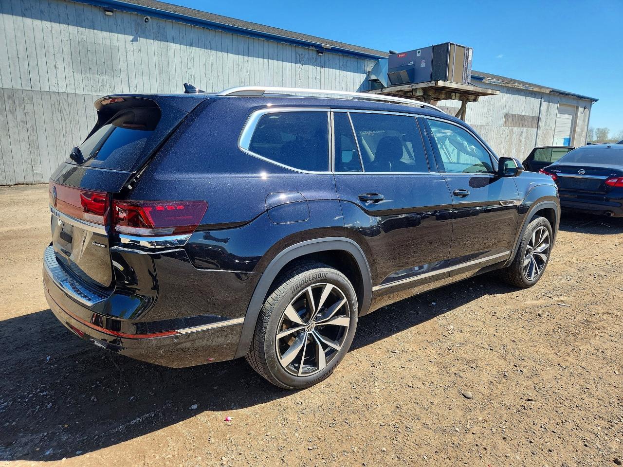 2025 Volkswagen Atlas Sel Premium R-Line - Image 3