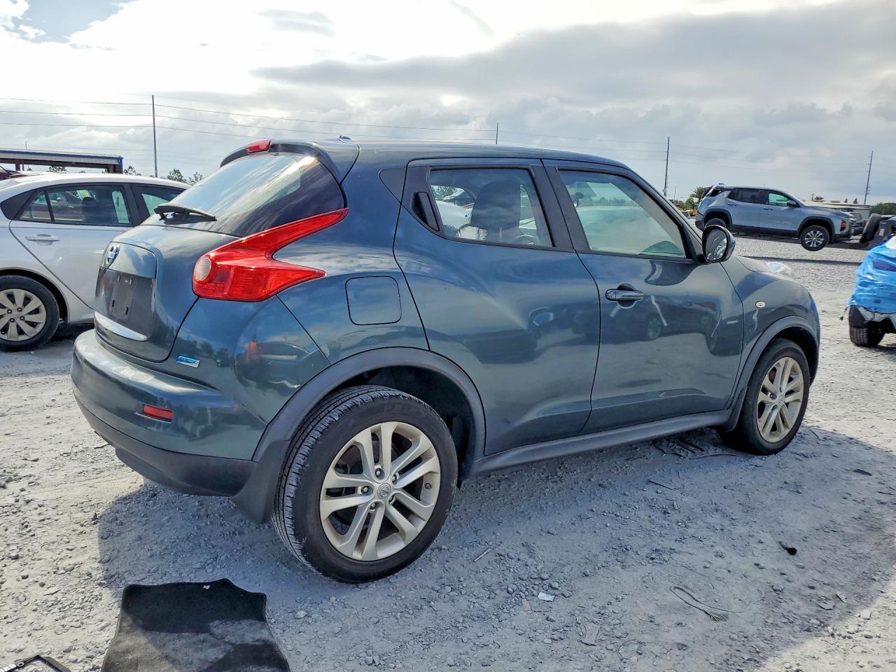 2014 Nissan Juke S - Image 3