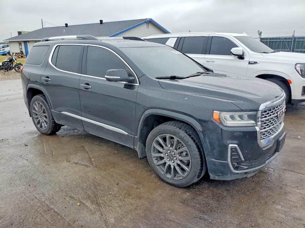 2023 GMC Acadia Denali - Image 3