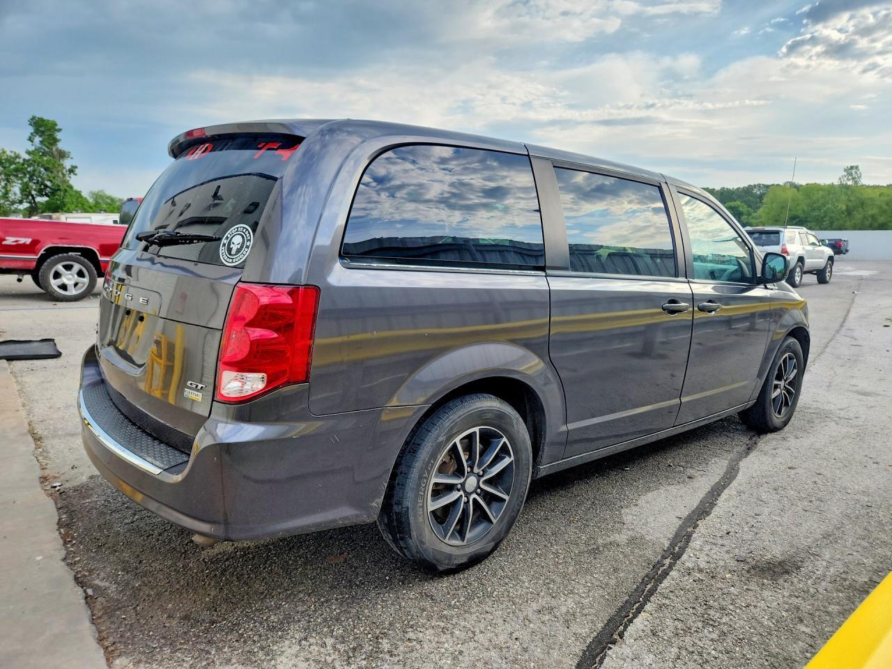 2018 Dodge Grand Caravan Gt - Image 3