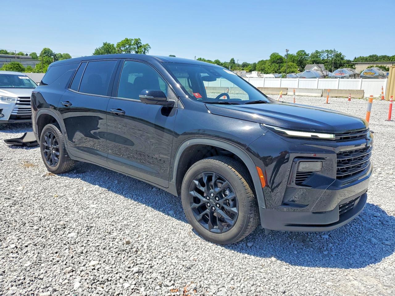 2024 Chevrolet Traverse Ls - Image 4