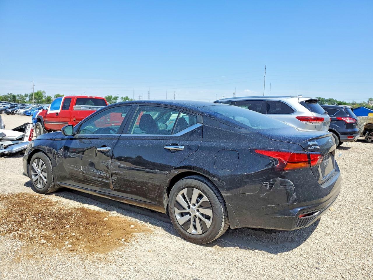 2020 Nissan Altima S - Image 2