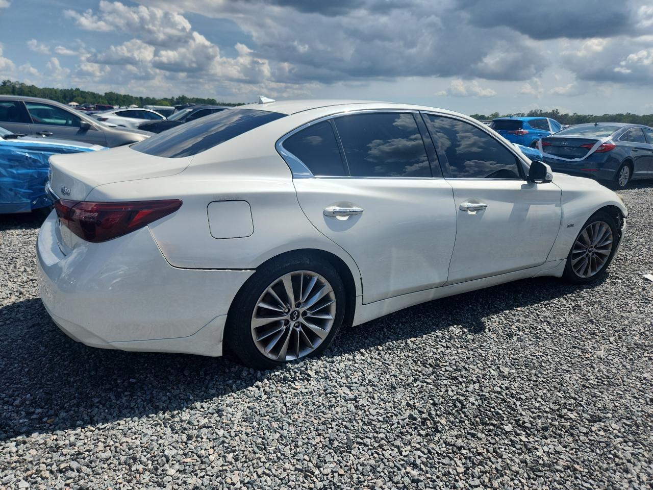 2018 Infiniti Q50 3.0T Luxe - Фото 3