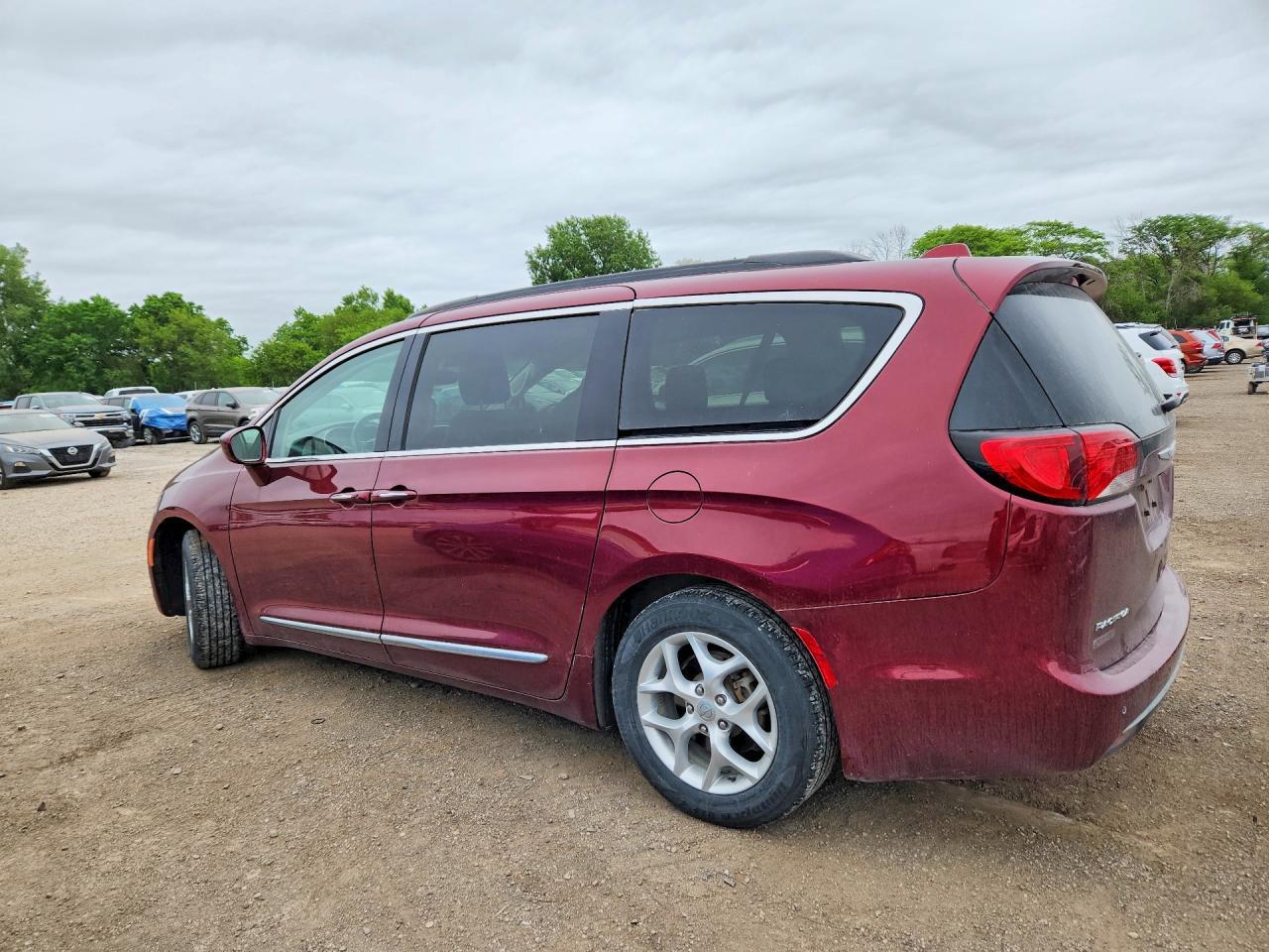 2017 Chrysler Pacifica Touring L - Image 2