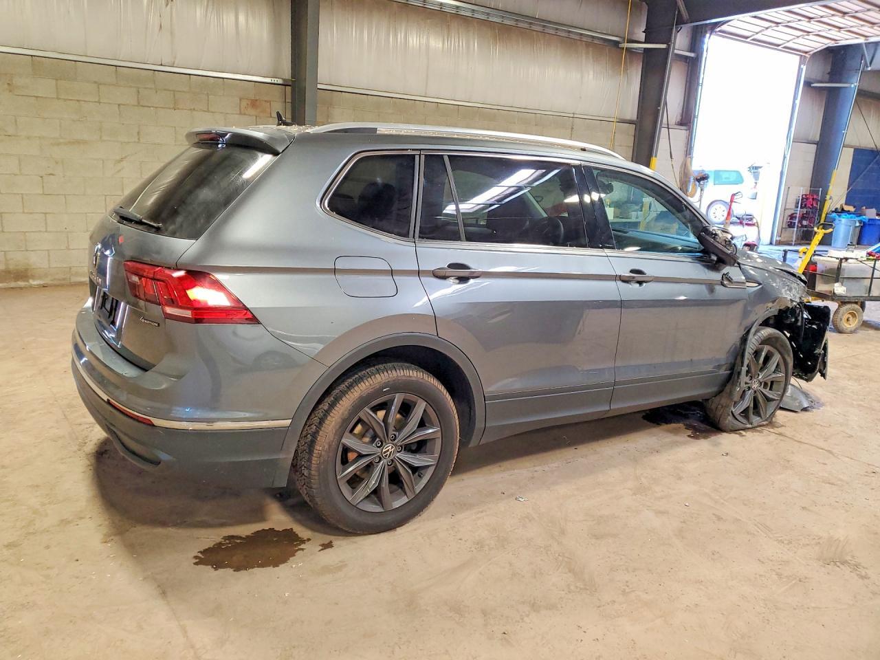 2022 Volkswagen Tiguan Se - Фото 3