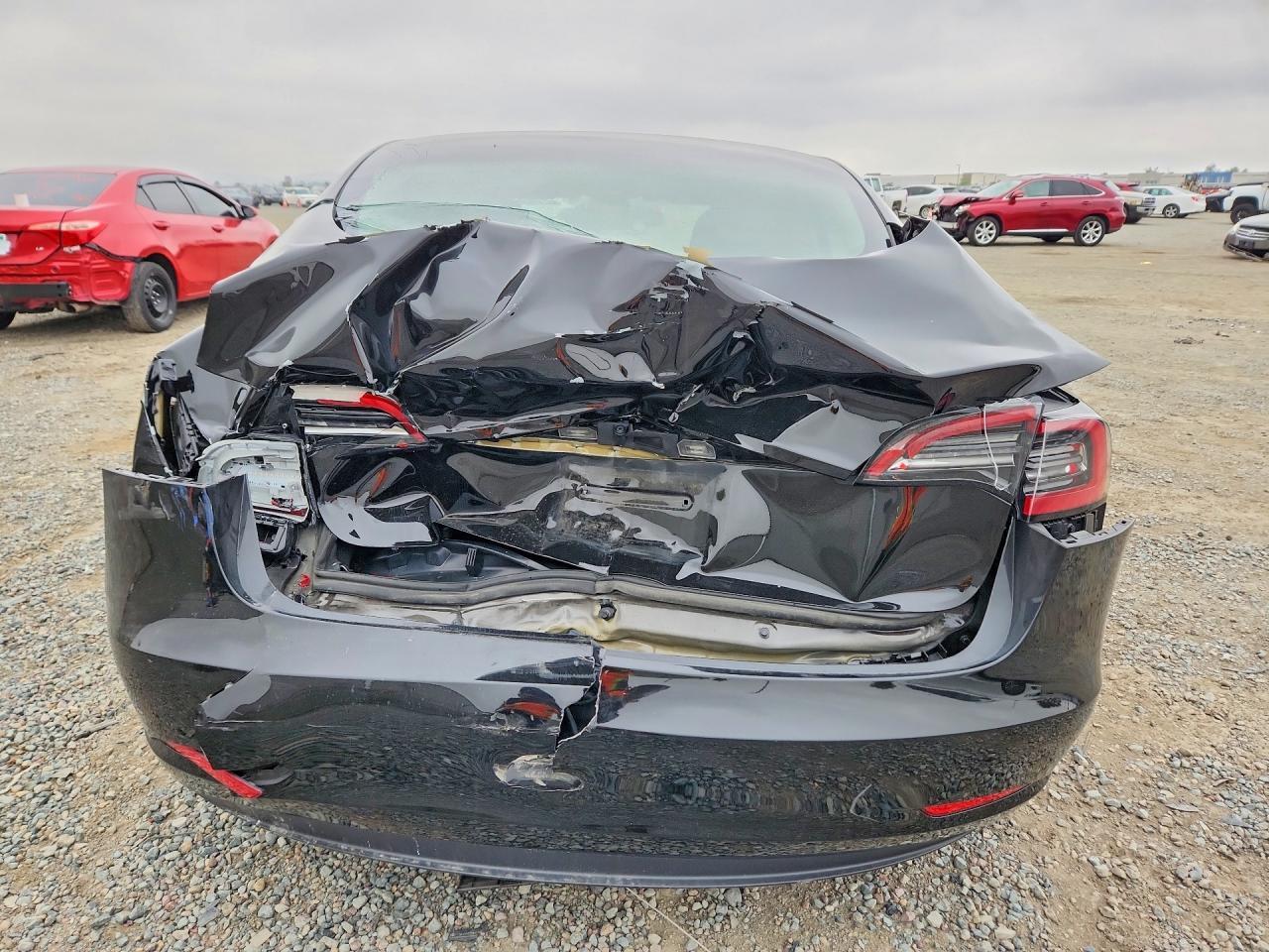 2023 Tesla Model 3 - Фото 6