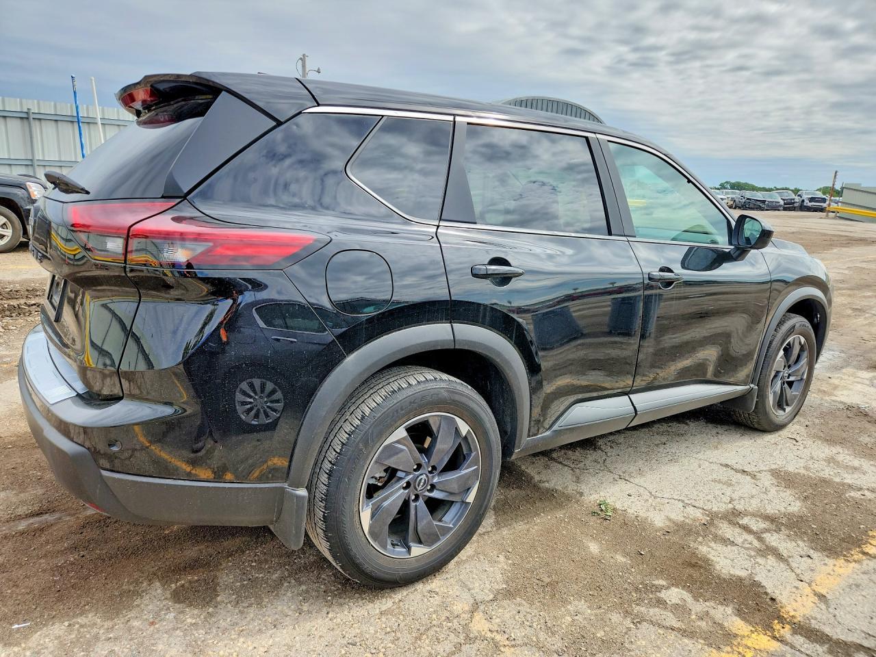 2025 Nissan Rogue - Image 3