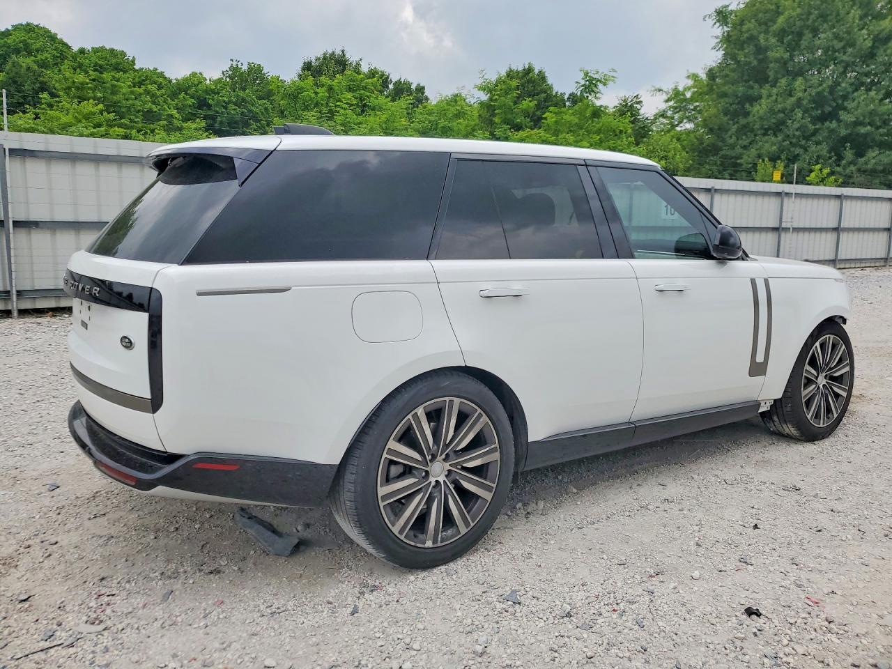 2023 Land Rover Range Rover Se - Image 3
