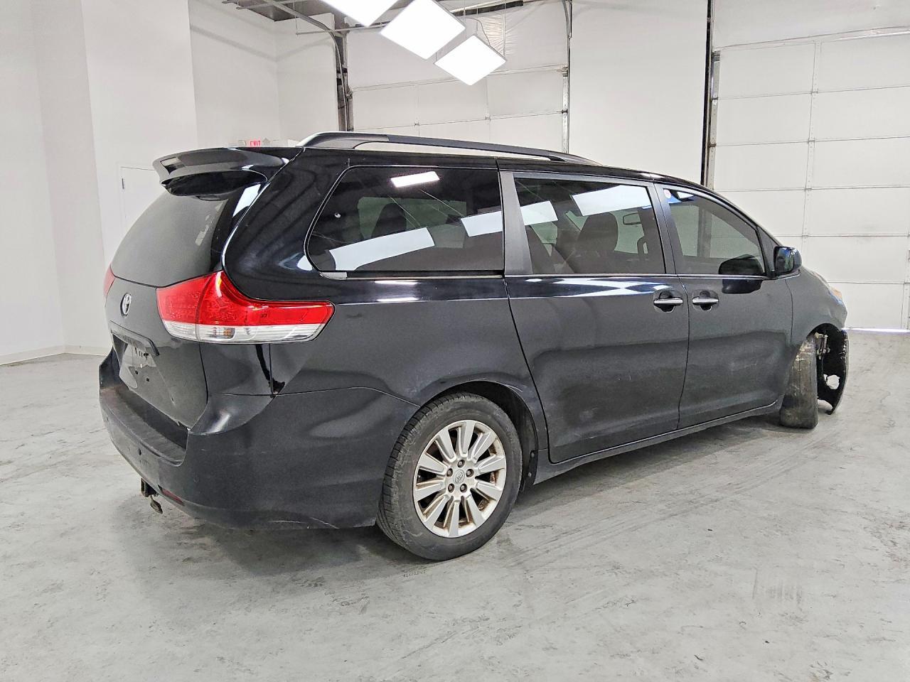 2014 Toyota Sienna Xle 7-Passenger - Фото 3