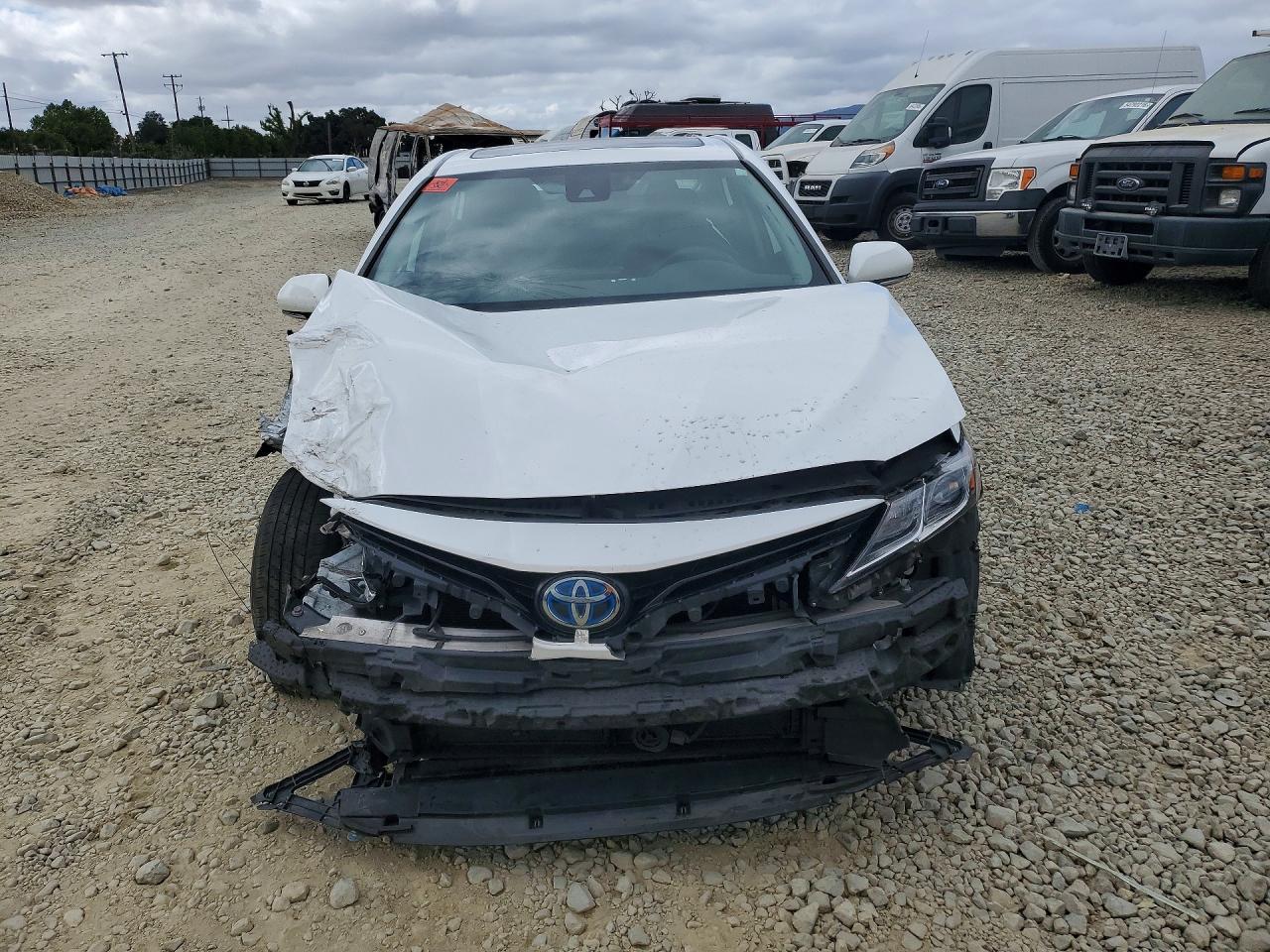 2022 Toyota Camry Le - Фото 5