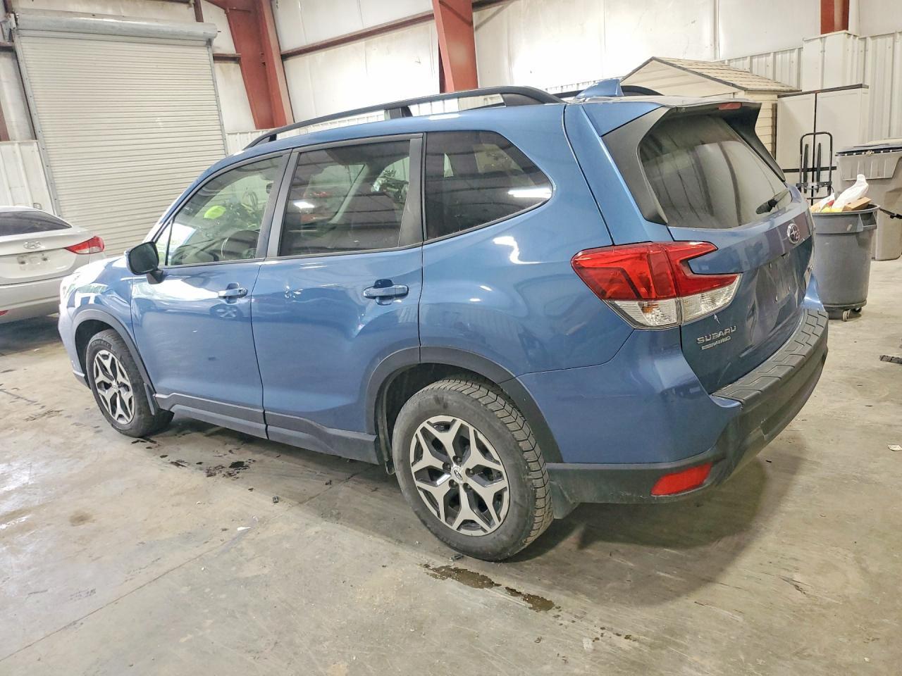 2019 Subaru Forester Premium - Image 2