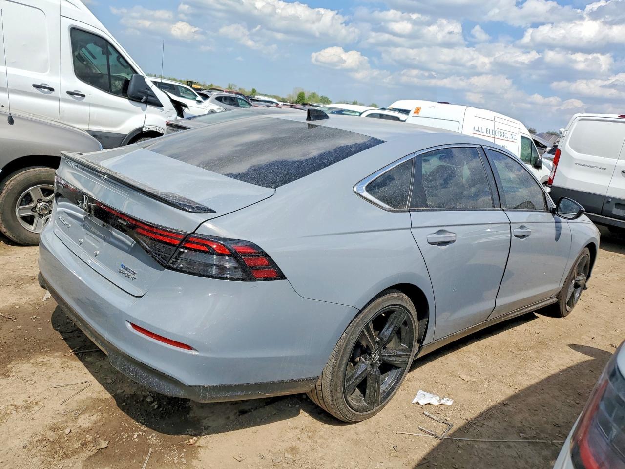 2023 Honda Accord Hybrid Sport - Image 3