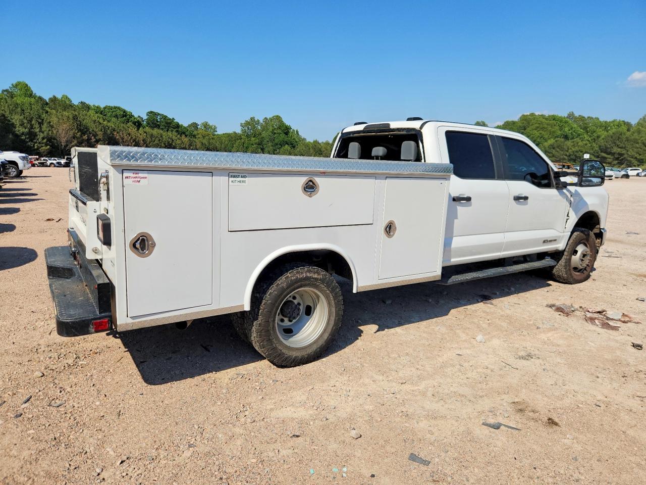 2023 Ford F350 Super Duty - Image 3