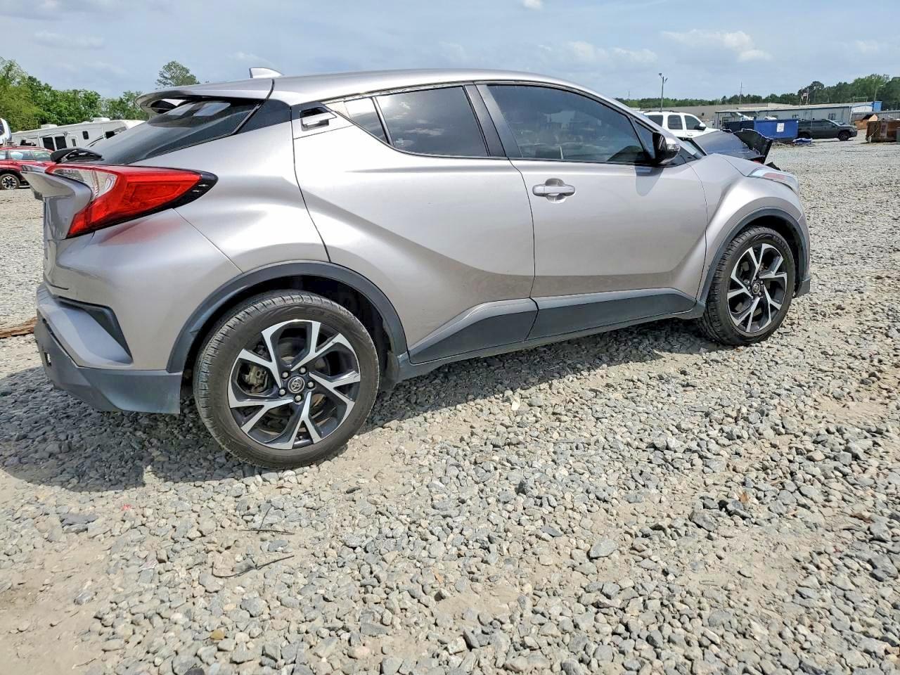 2019 Toyota C-Hr Xle - Image 3