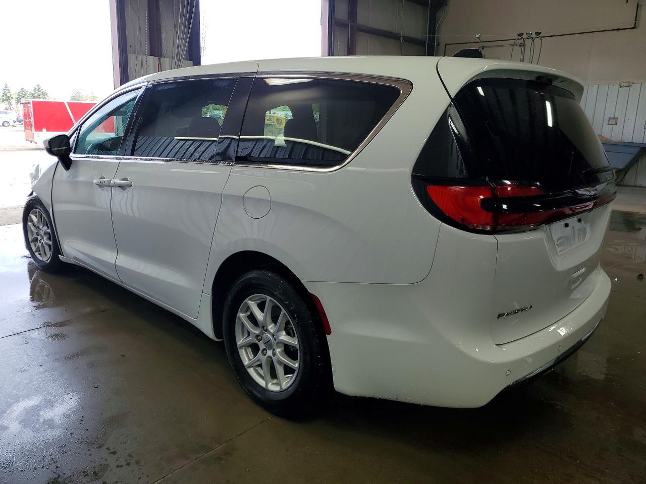 2023 Chrysler Pacifica Touring L - Фото 2