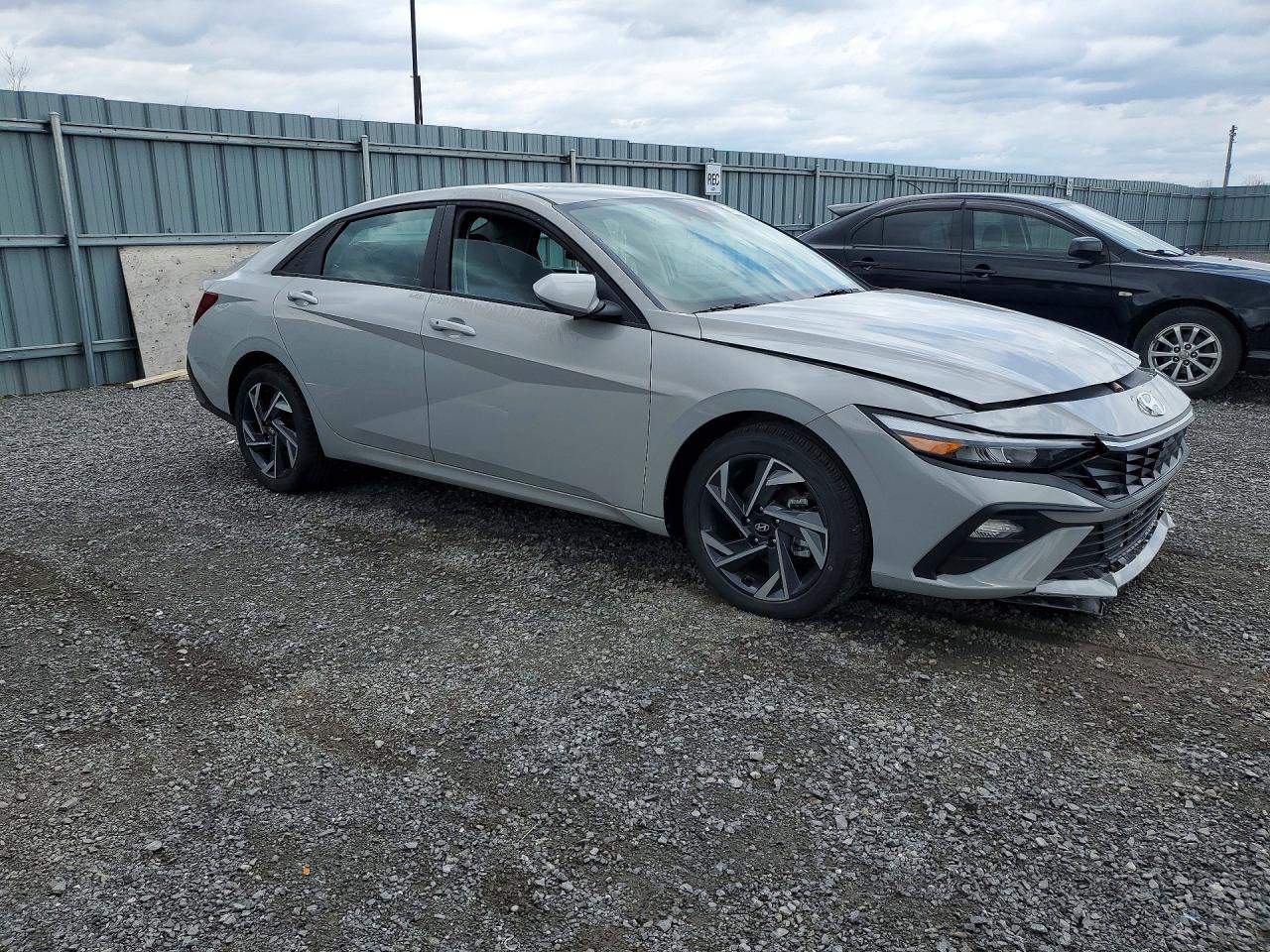 2025 Hyundai Elantra Sel Sport - Image 4